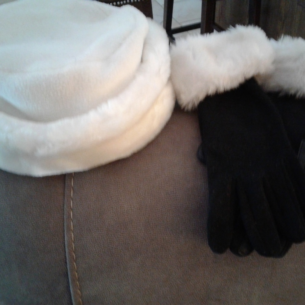 Acrylic Fur Hat /Fur Trimmed Gloves